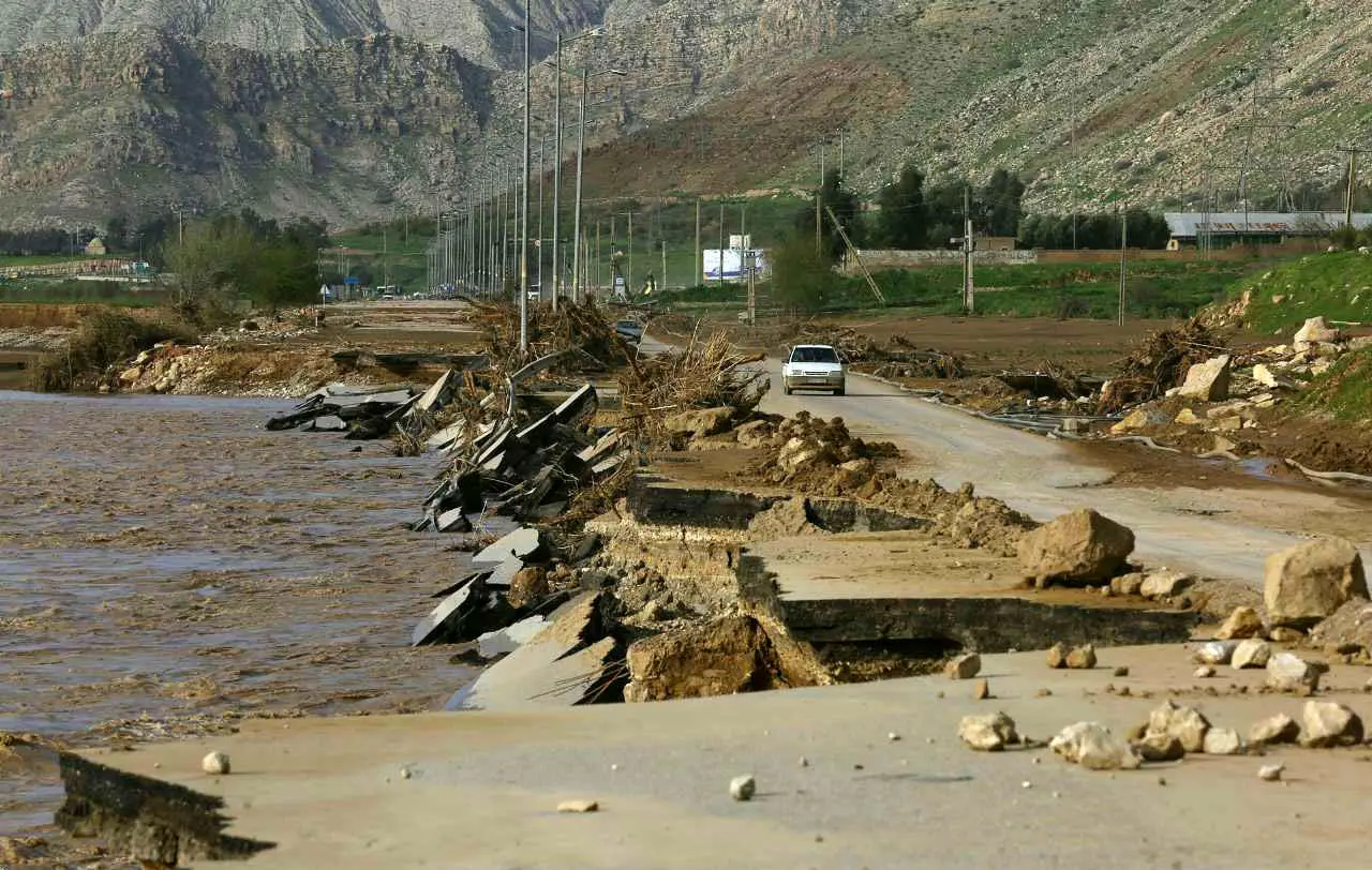 (تصاویر) تخریب زیرساخت‌های اساسی لرستان براثر سیل