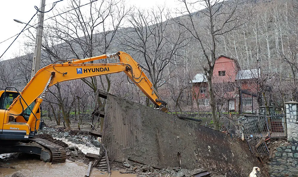 (تصاویر) آزادسازی حریم رودخانه آهار در اوشان فشم