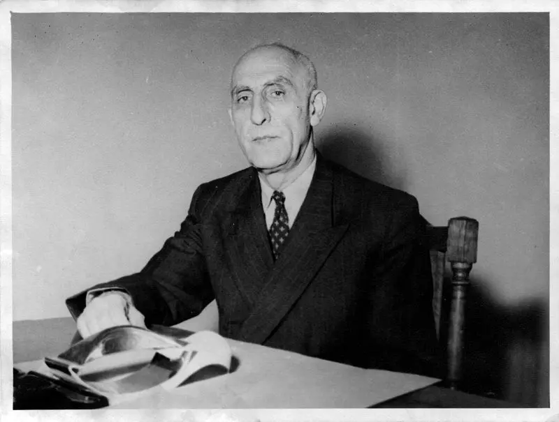 خودکشی مصدق؛ چگونه و چرا؟