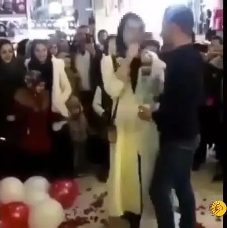 (ویدئو) بازداشت زوج اراکی به دلیل درخواست ازدواج در پاساژ!
