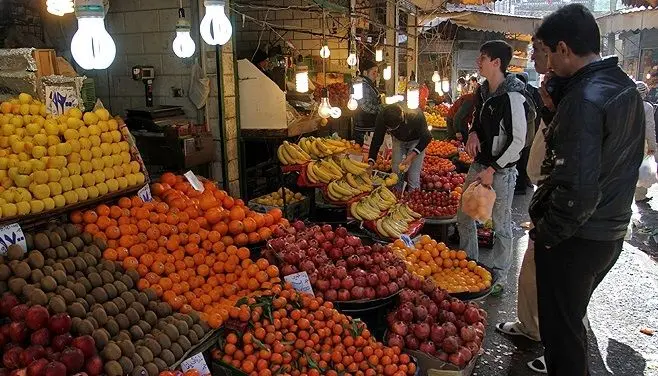 میوه شب عید؛ سر به زیر در تره‌بار، سر کش در شهر