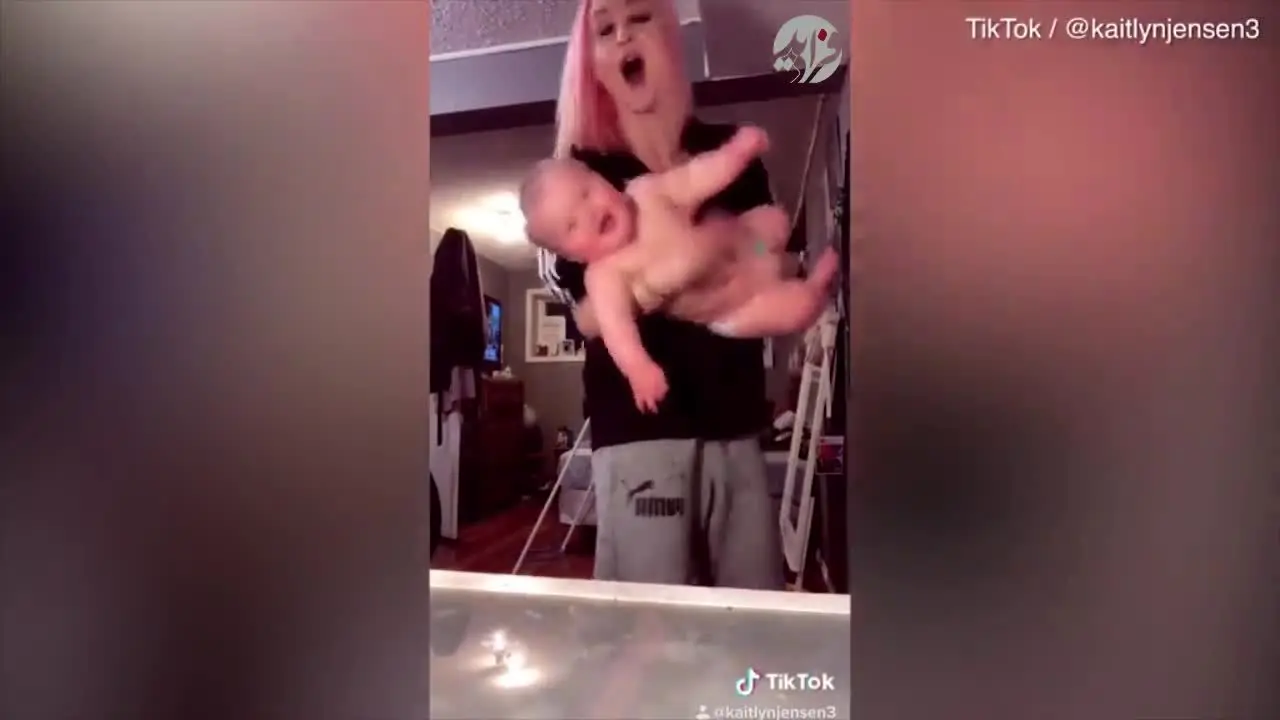 (ویدئو) تبدیل نوزاد به تفنگ توسط مادرش!