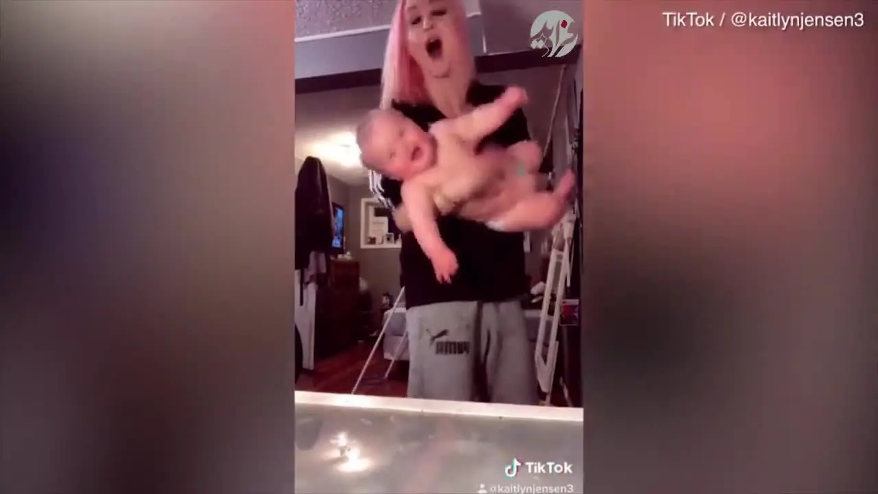 (ویدئو) تبدیل نوزاد به تفنگ توسط مادرش!
