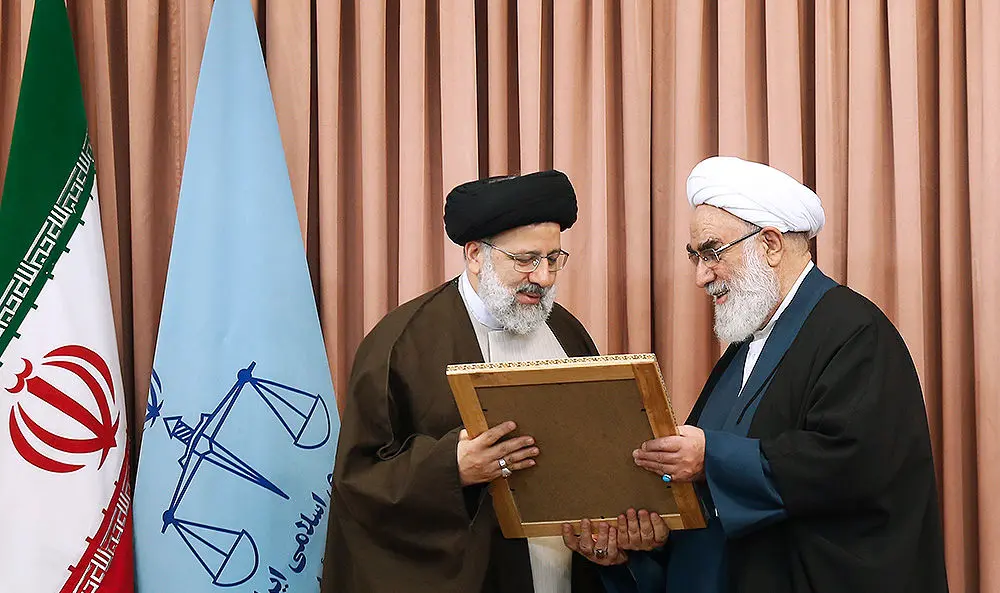 هیچ کس تحت هیچ شرایطی و در هیچ جایگاهی حق دور زدن قانون را نخواهد داشت