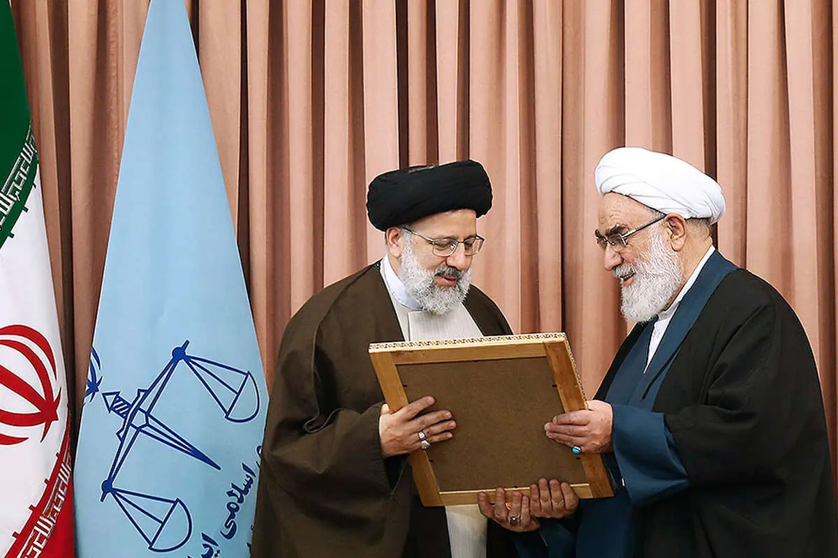 هیچ کس تحت هیچ شرایطی و در هیچ جایگاهی حق دور زدن قانون را نخواهد داشت