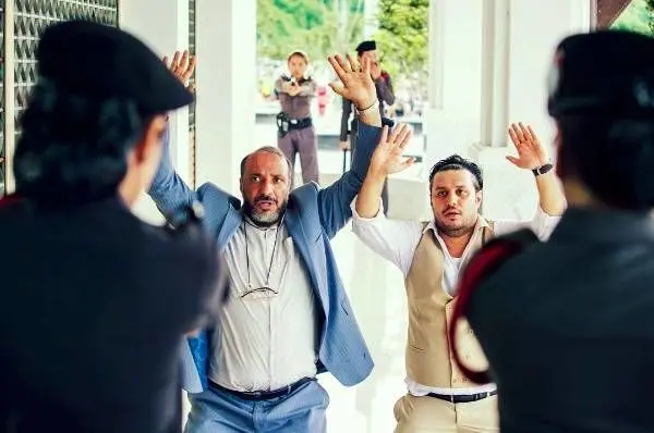 همه چیز درباره "چهار انگشت"
