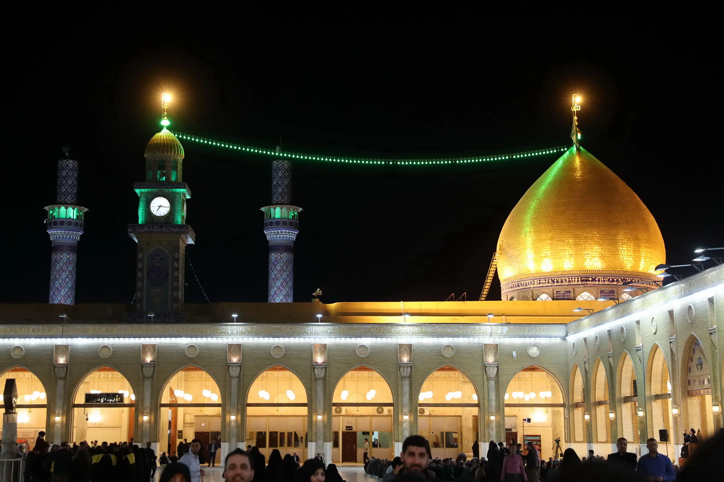 (تصاویر) حسن روحانی مسجد کوفه را زیارت کرد