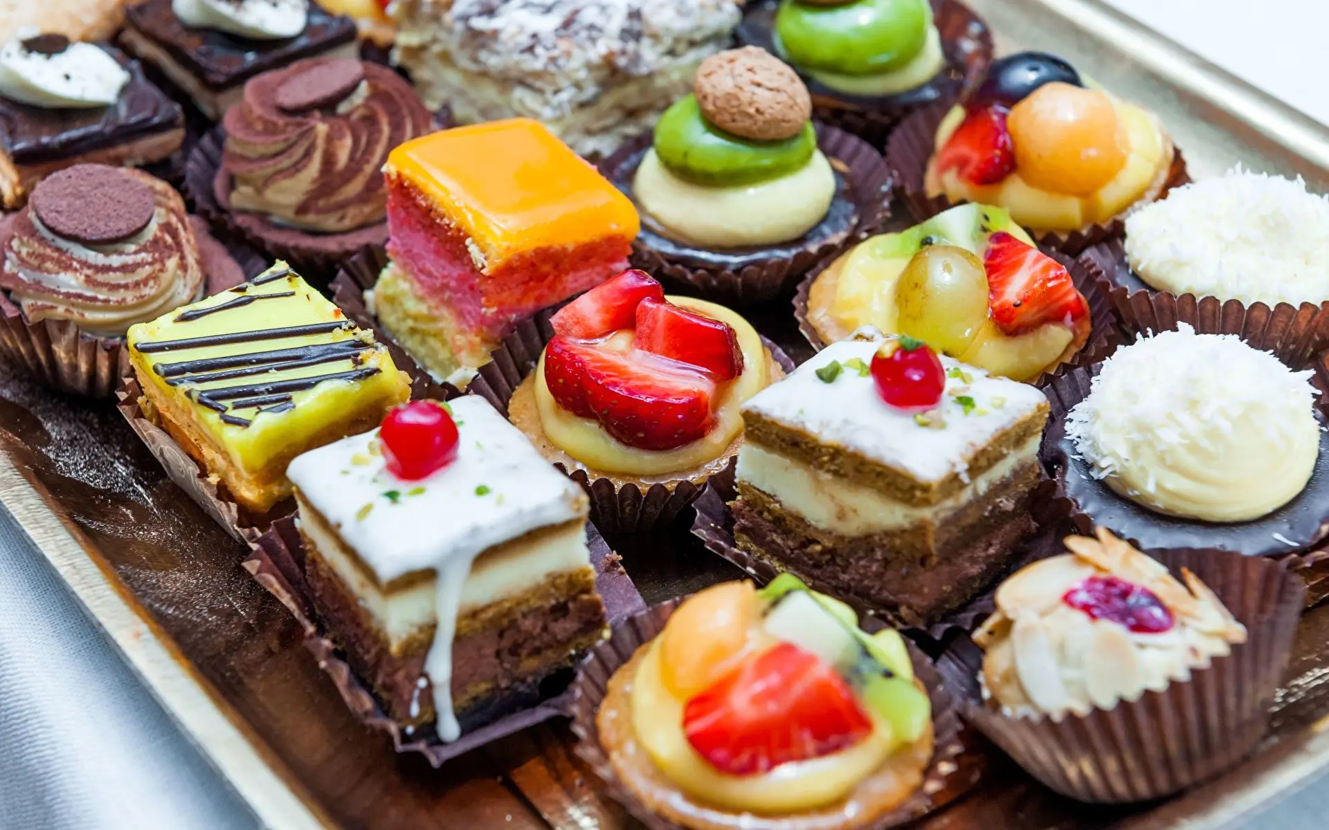 شیرینی شب عید را با چه قیمتی بخریم؟ + جدول قیمت
