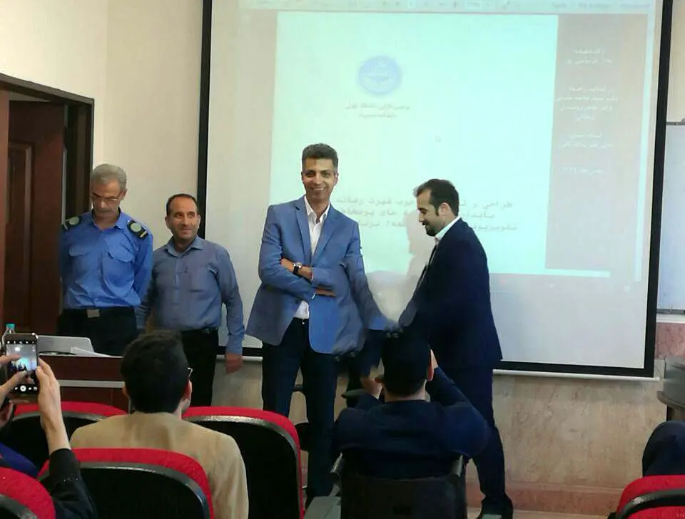 تصویری از عادل فردوسی‌پور در جلسه دفاع دکتری