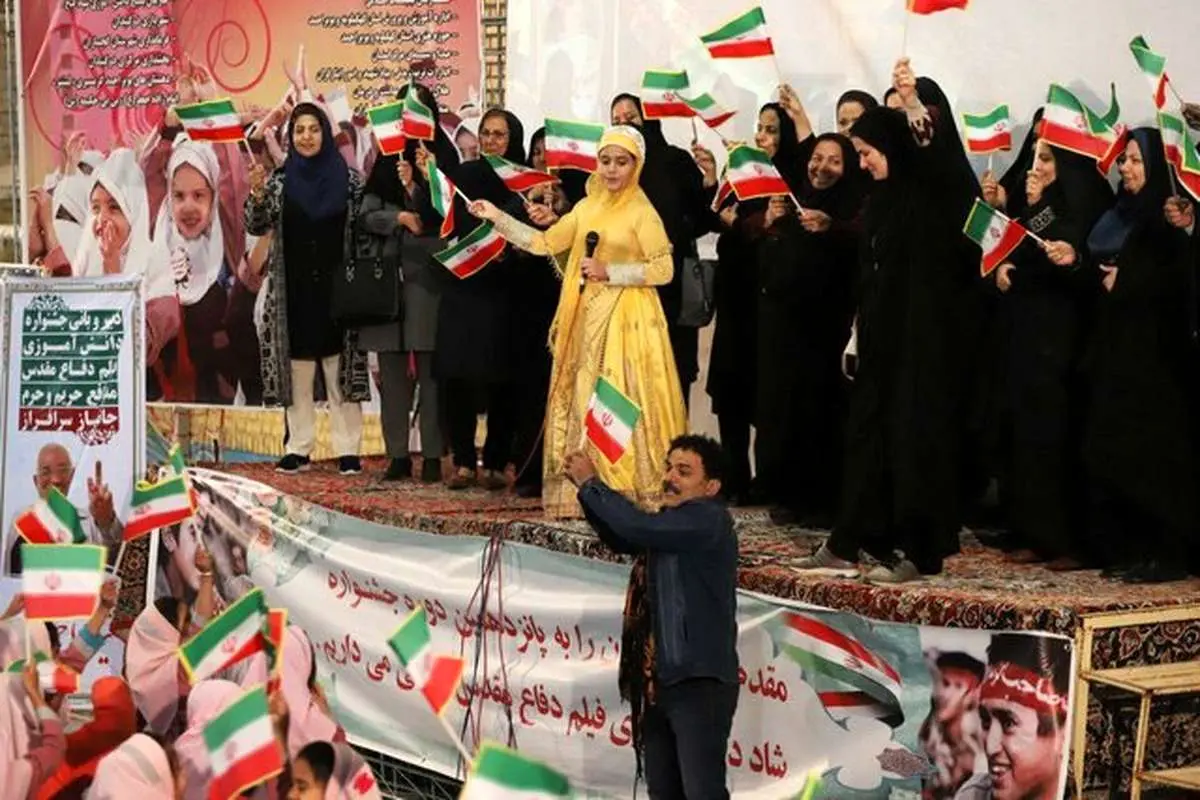 شبنم مقدمی در میان دانشآموزان مناطق محروم