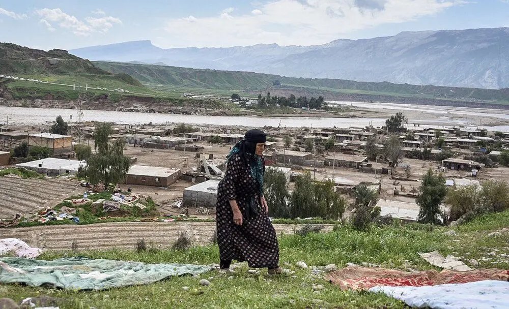 (تصاویر) امدادرسانی تکاوران ارتش به روستای «چم‌مهر»
