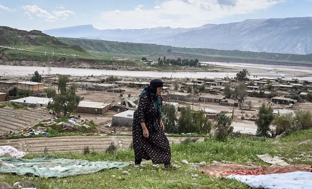 (تصاویر) امدادرسانی تکاوران ارتش به روستای «چم‌مهر»
