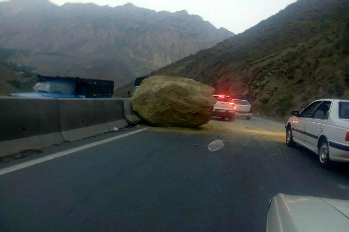 پلیس: خطر ریزش و رانش در جاده هراز جدی است