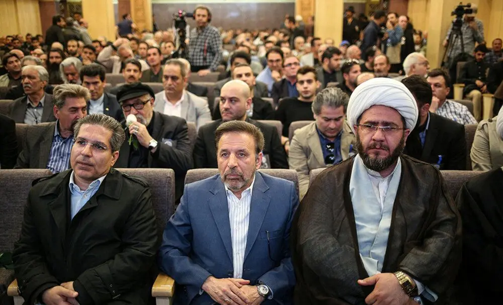 (تصاویر) حواشی مراسم سومین روز درگذشت جمشید مشایخی