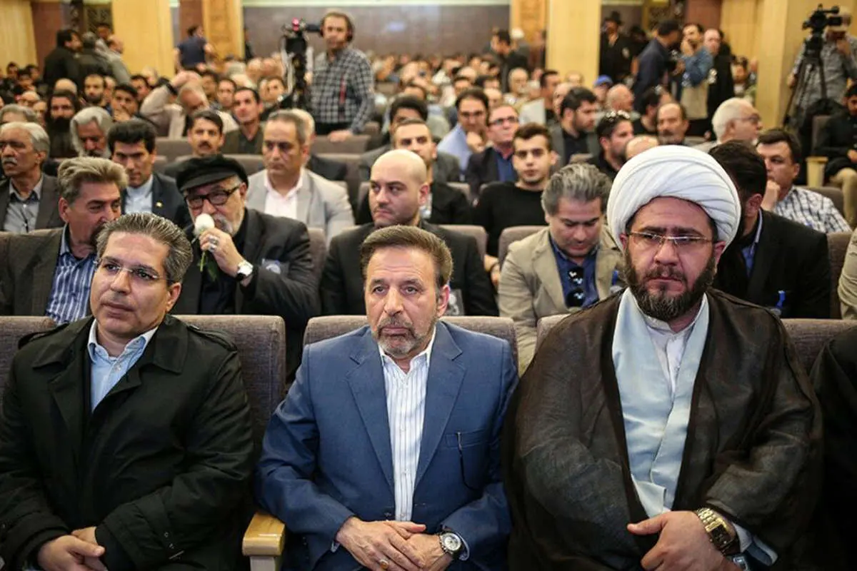 (تصاویر) حواشی مراسم سومین روز درگذشت جمشید مشایخی