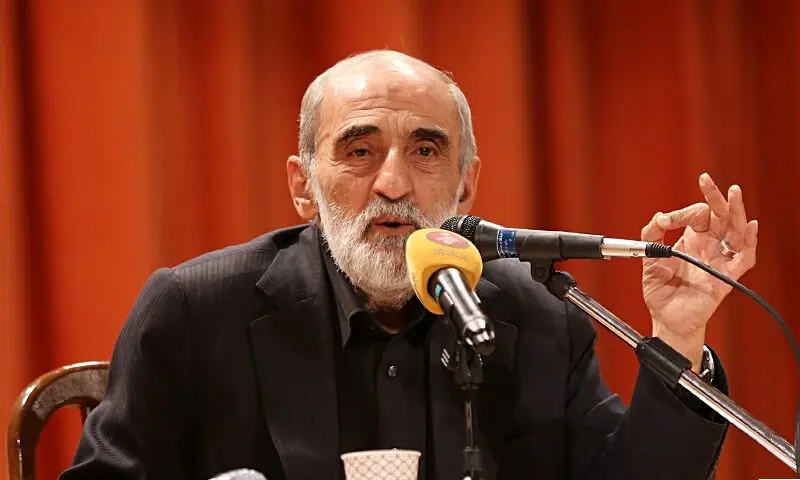 حسین شریعتمداری: تردید نکنید، تنگه هرمز را ببندید