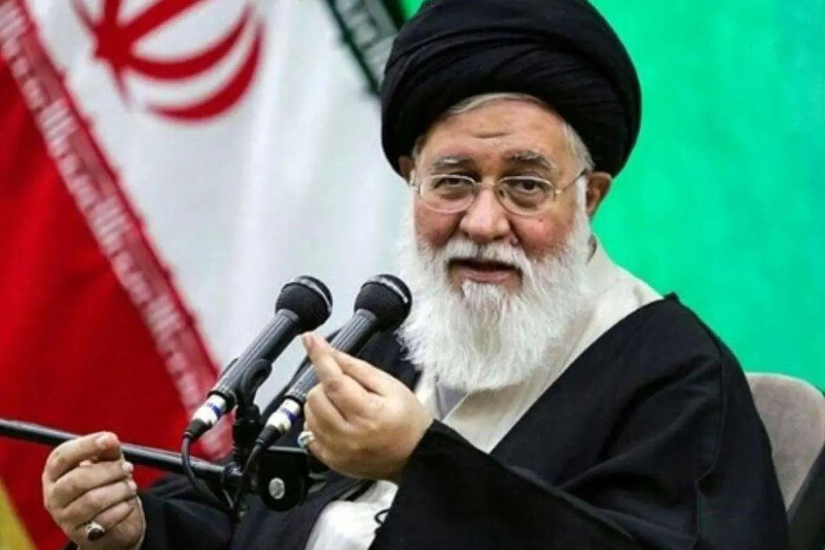 علم الهدی: یک غول بیشاخ و دم به سپاه توهین میکند