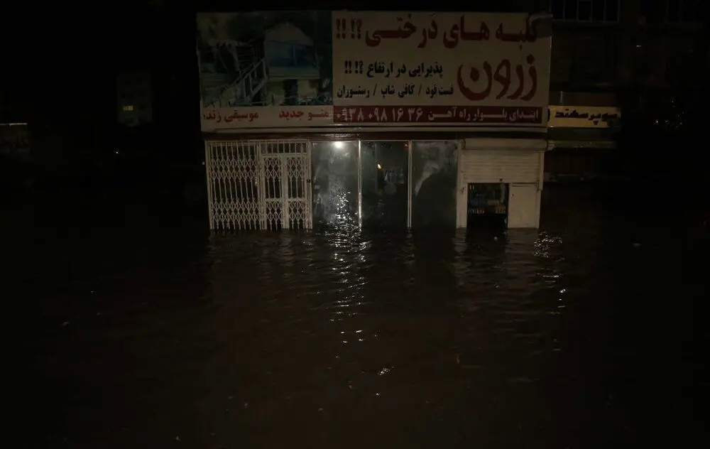 (تصاویر) خیابان‌های بندرعباس زیر آب رفت