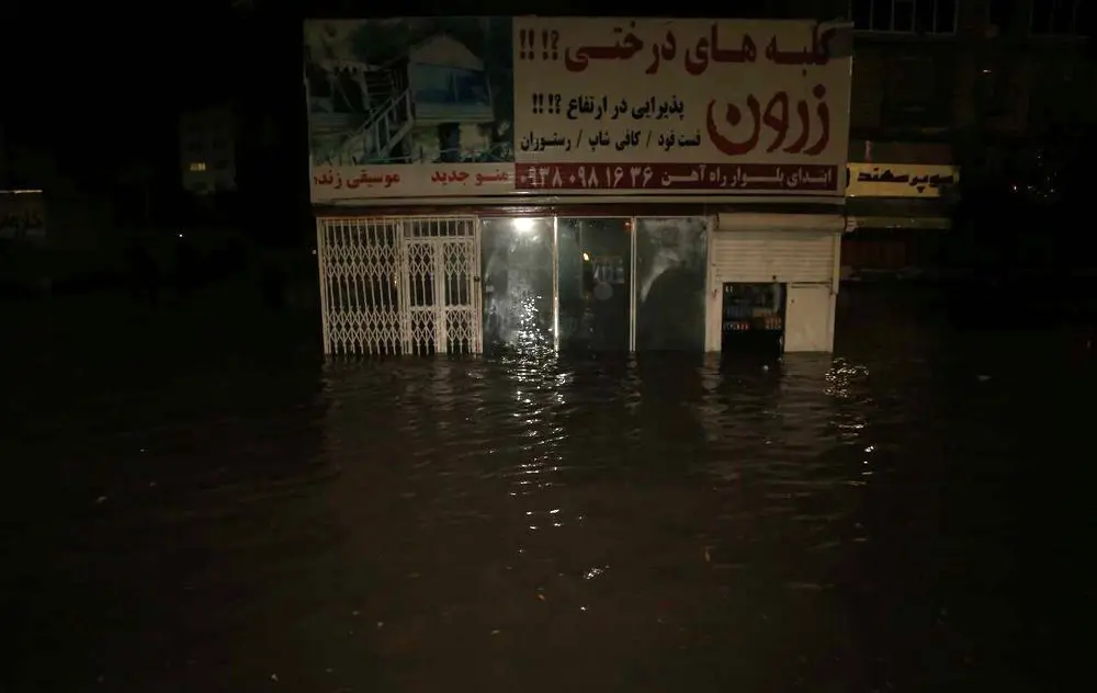 (تصاویر) خیابان‌های بندرعباس زیر آب رفت