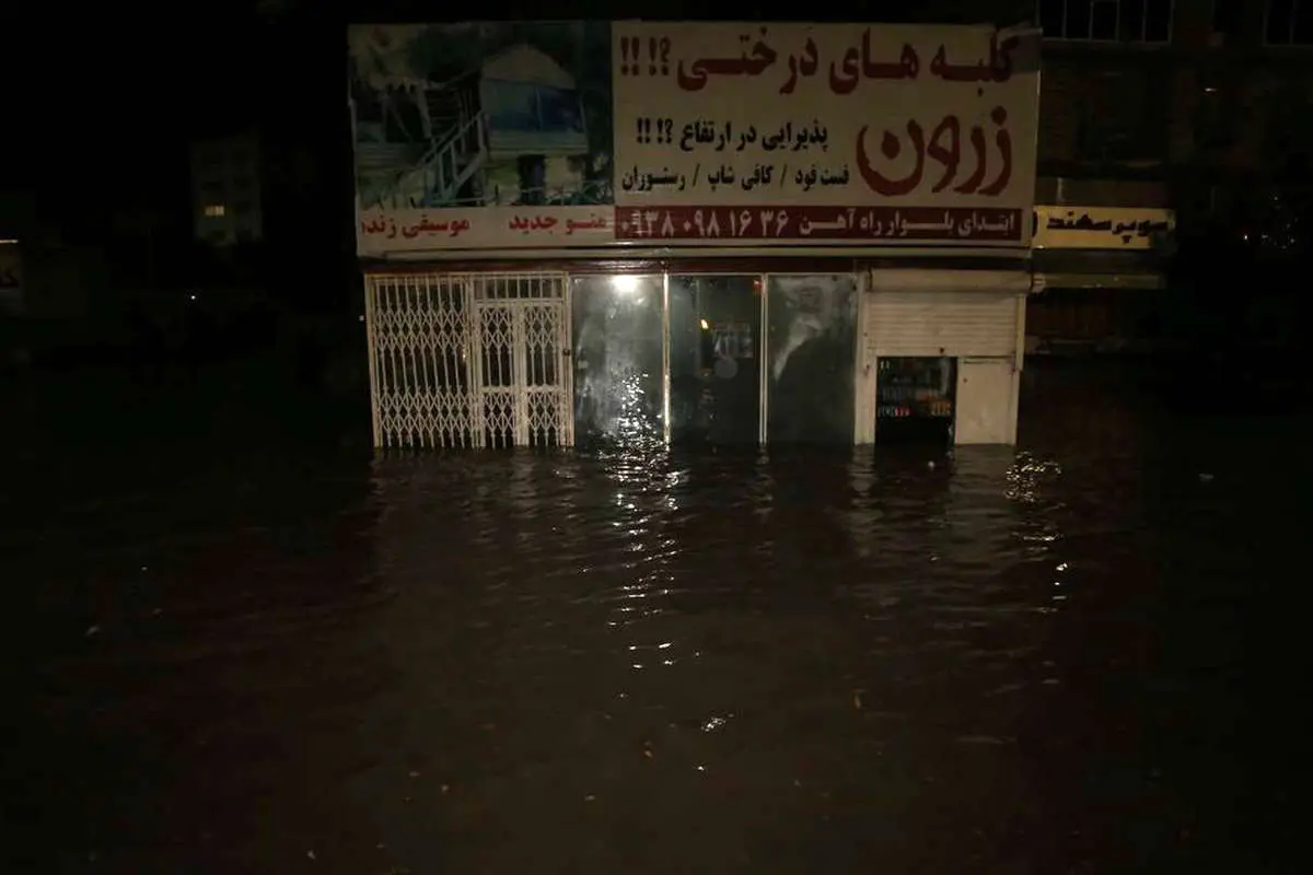 (تصاویر) خیابانهای بندرعباس زیر آب رفت