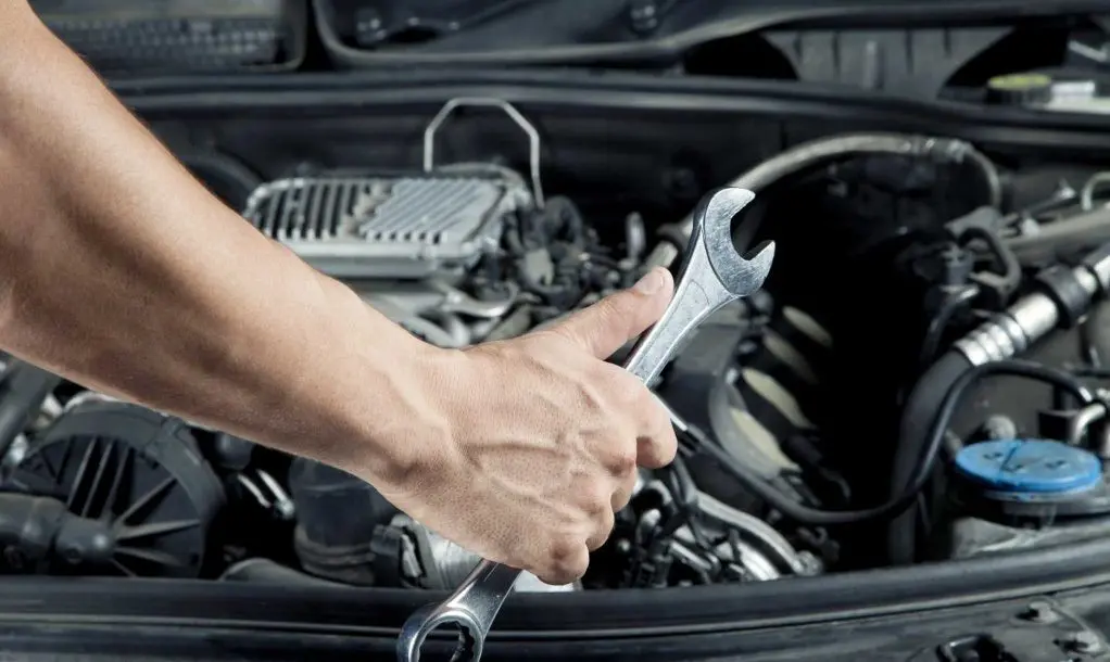 اجرت تعمیر خودرو ۲۰ درصد گران شد+ جدول قیمت‌ها