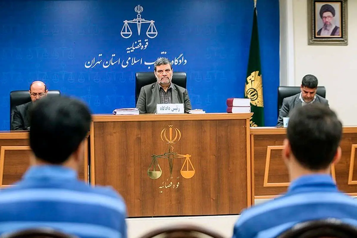 خرید خودروی لوکس و انجام سفرهای خارجی با پول مردم!