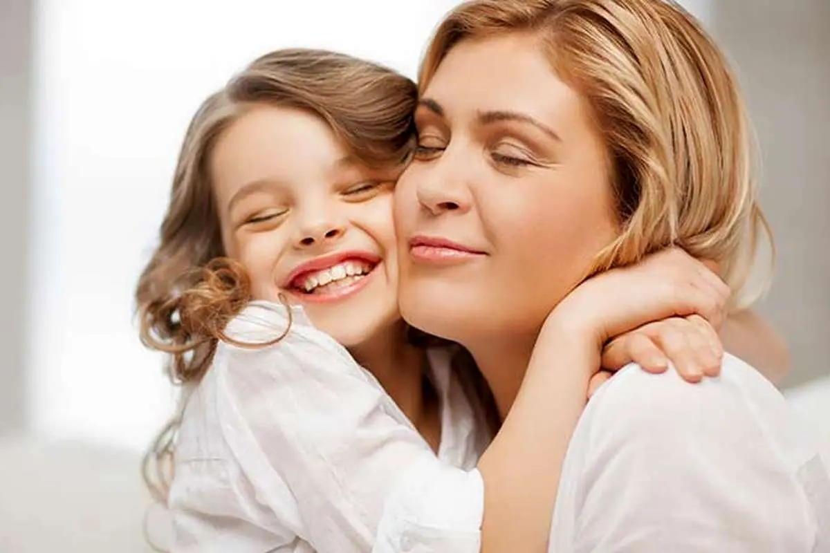 هر که را دوست دارید هر روز در آغوش بگیرید، به این ۹ دلیل