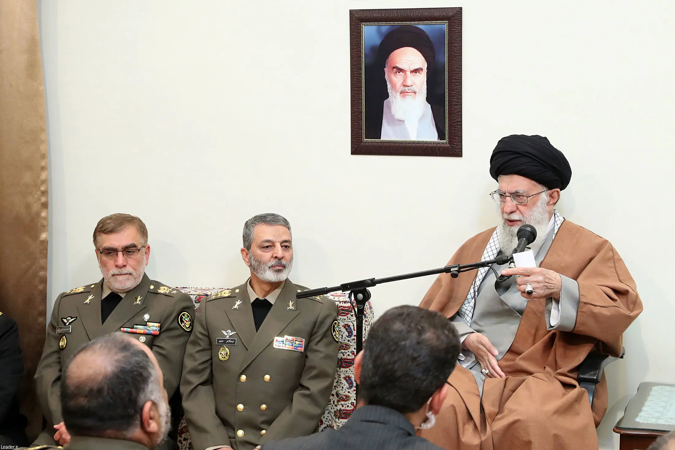 هر کاری دشمن را عصبانی کند خوب است، از هر کاری که دشمن را جری میکند پرهیز شود