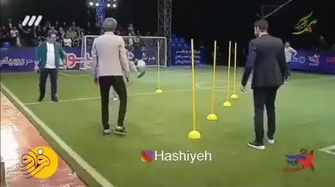 (ویدئو) غافلگیر شدن خداداد عزیزی در برنامه زنده توسط یک پیرمرد
