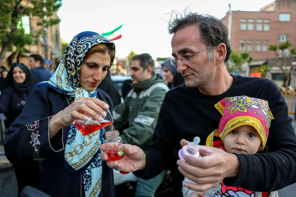 (تصاویر) حال و هوای تهران در شب نیمه شعبان
