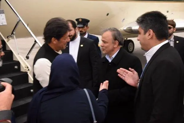 (تصاویر) نخست‌وزیر پاکستان وارد مشهد شد