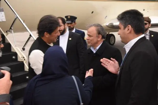 (تصاویر) نخست‌وزیر پاکستان وارد مشهد شد