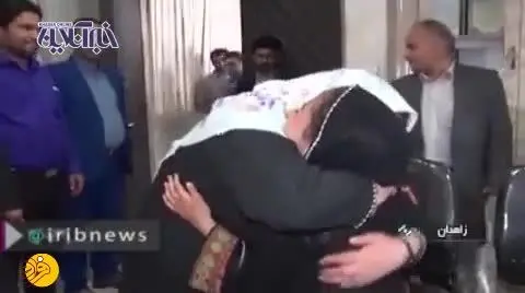 (ویدئو) بازگشت باران شیخی دختر اراکی به آغوش خانواده پس از ۲۴ روز