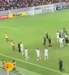 (ویدئو) حمله به بازیکنان ذوب آهن در ورزشگاه کربلا