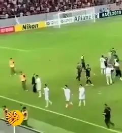 (ویدئو) حمله به بازیکنان ذوب آهن در ورزشگاه کربلا
