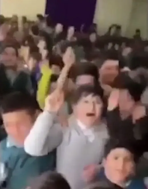 ساسی مانکن و ویدئوهای رقص در مدارس؛ جنجال ادامه‌دار