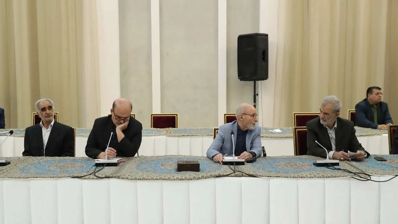 (تصاویر) دیدار روحانی با فعالان اصلاح طلب و اصولگرا