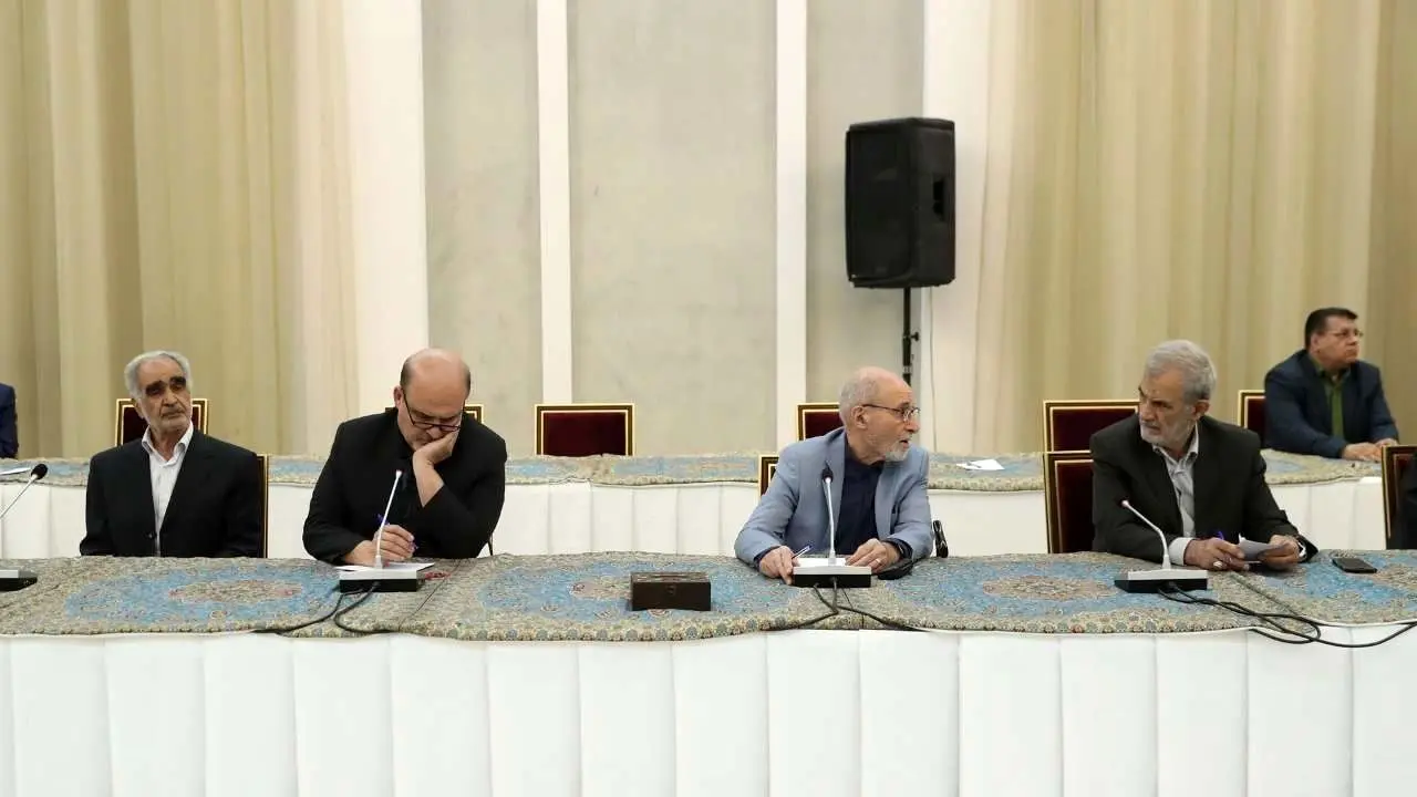 (تصاویر) دیدار روحانی با فعالان اصلاح طلب و اصولگرا