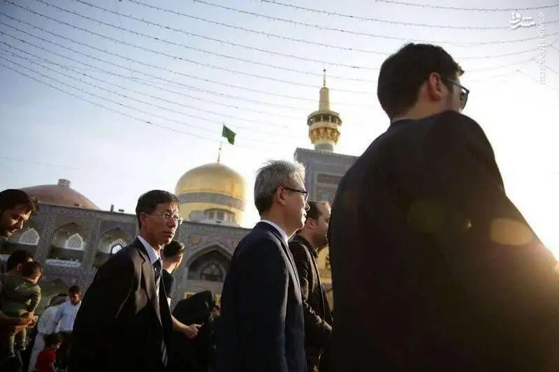 (عکس) سفیر کره جنوبی در حرم امام رضا (ع)