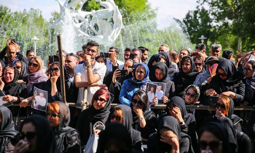 (تصاویر) پیکر بهنام صفوی به خاک سپرده شد