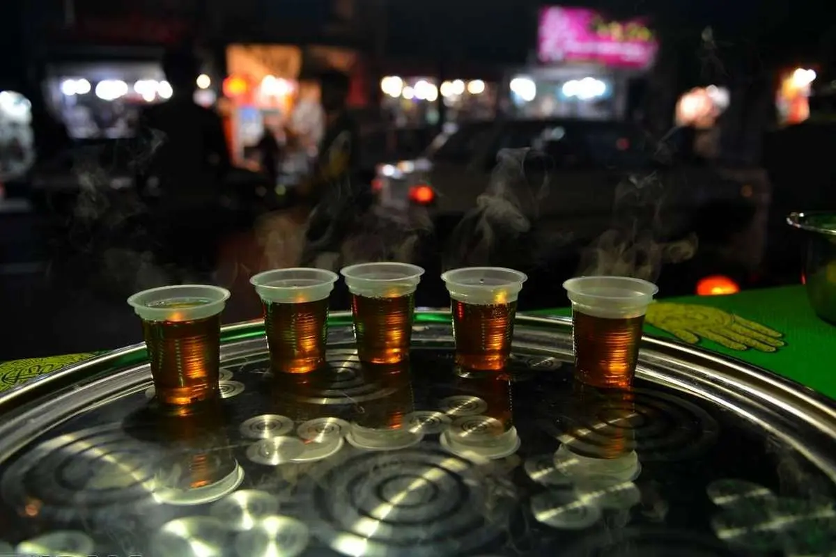 قتل به خاطر برداشتن چای نذری!
