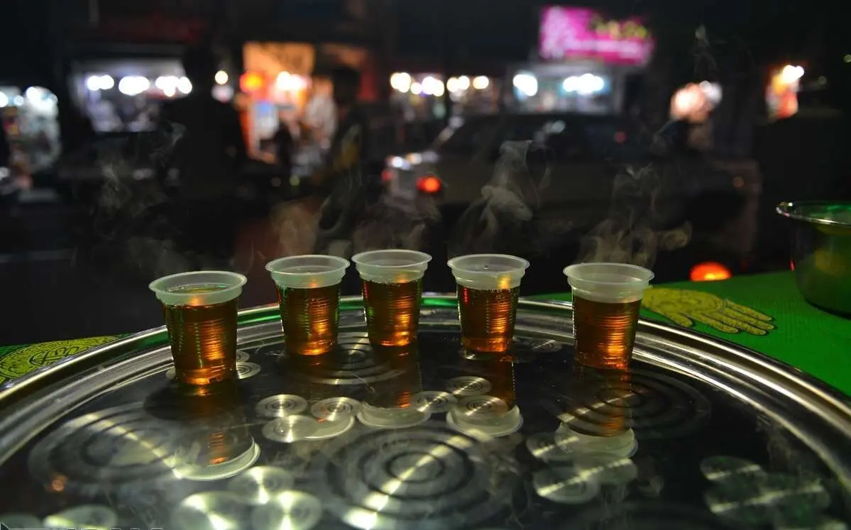 قتل به خاطر برداشتن چای نذری!