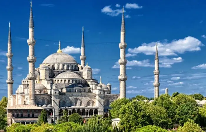با دلارام سیر تور های مسافرتی خاطره انگیزی داشته باشید