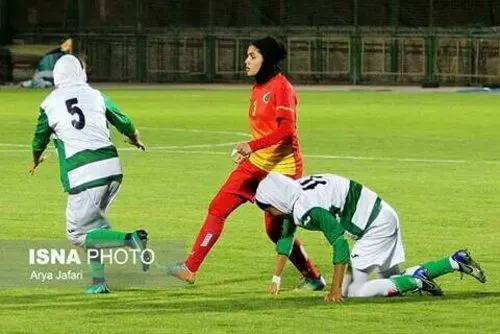 (تصاویر) درگیری و بزن بزن دختران فوتبالیست در لیگ برتر
