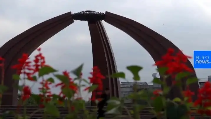 (ویدئو) عمل سالیانه زیبایی پلک ۴۰۰۰ زن قرقیزستانی