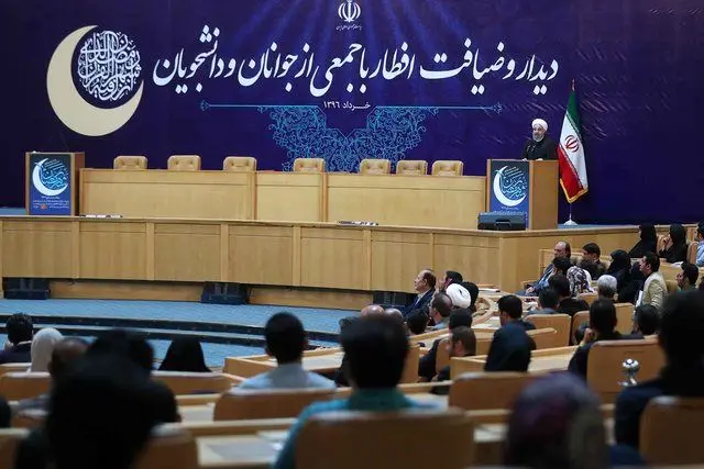 روحانی:هر جا نسل جوان حضور یافت، از تنگنا‌ها عبور کردیم