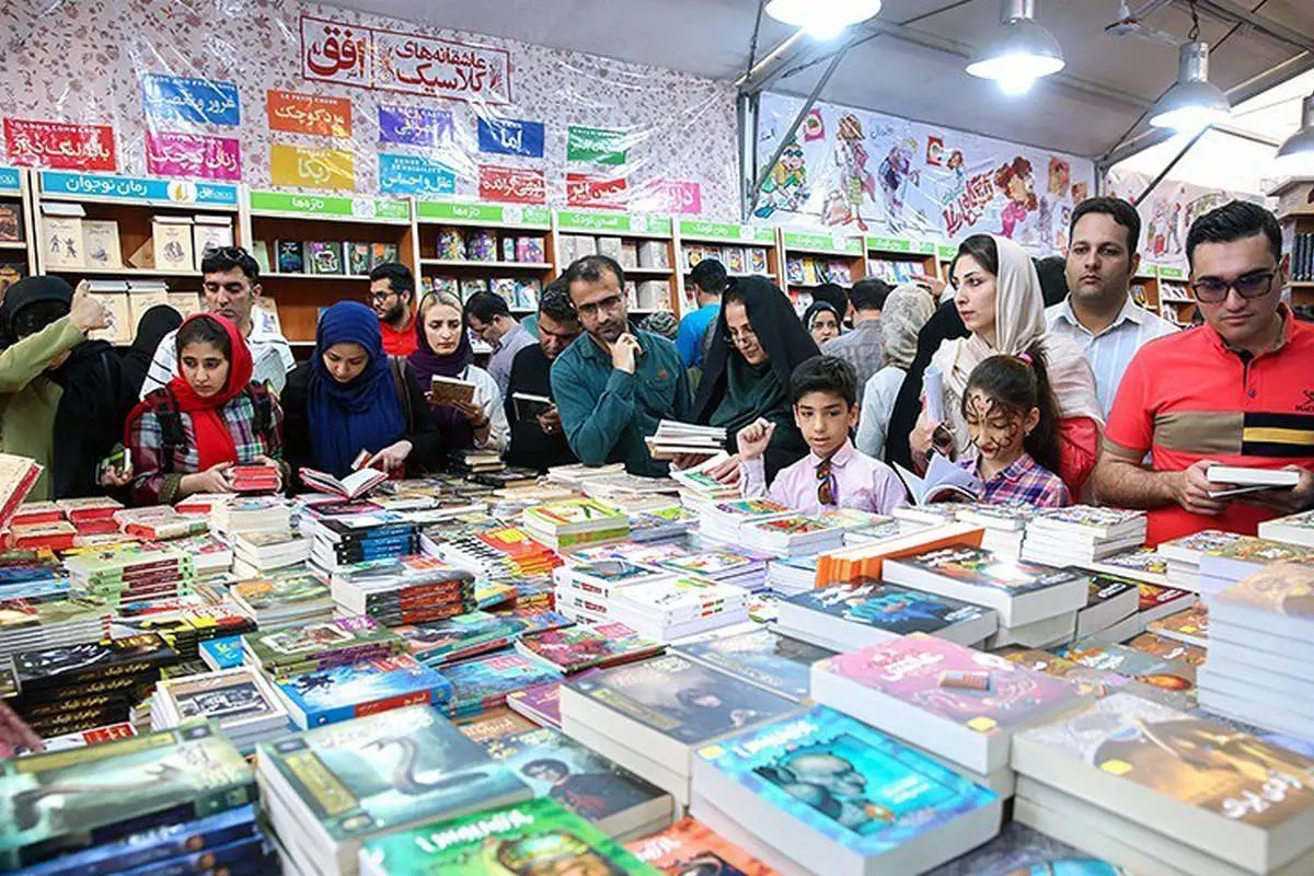 نمایشگاه کتاب تهران یک ساعت تمدید شد
