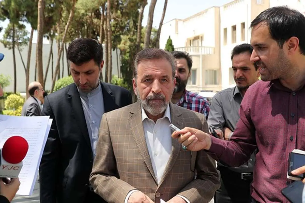 واکنش واعظی به وجود دستگاه کارتخوان در دفتر زنگنه