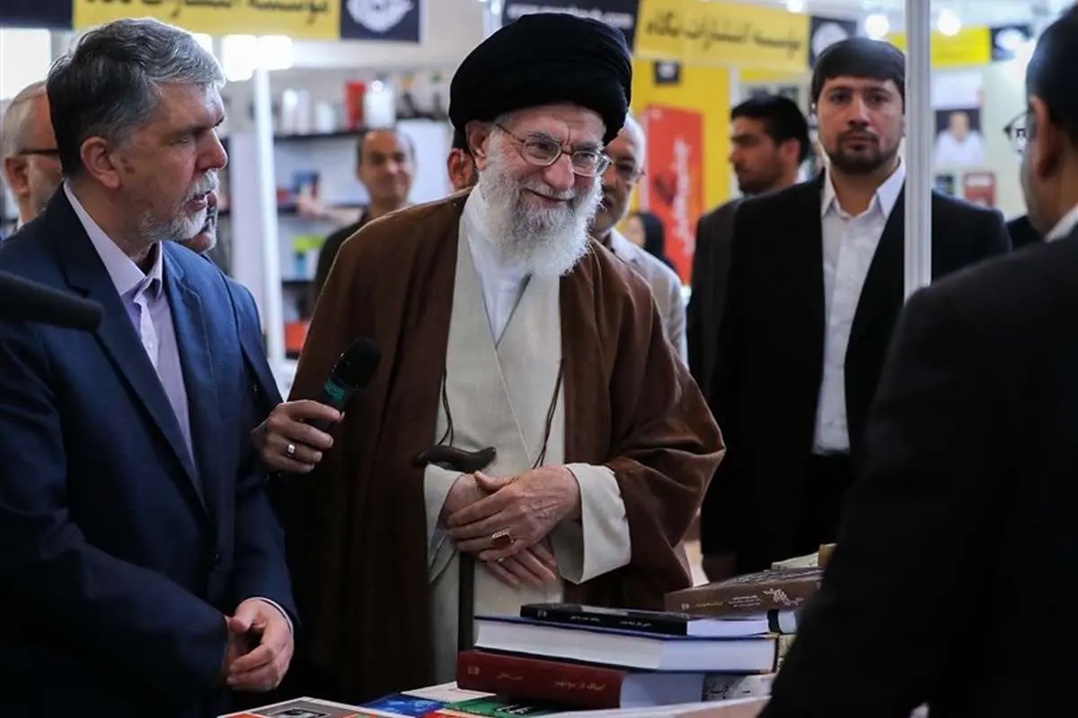 بازدید رهبر انقلاب از نمایشگاه کتاب تهران