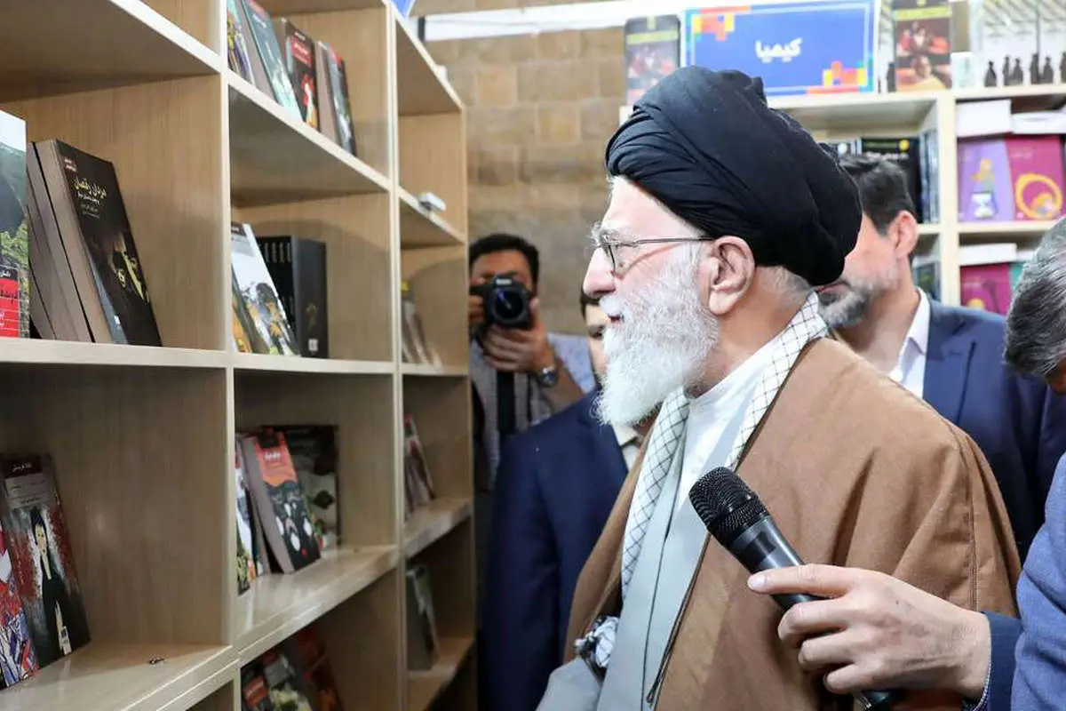 رهبر انقلاب از چه رمانهایی تعریف کردند؟